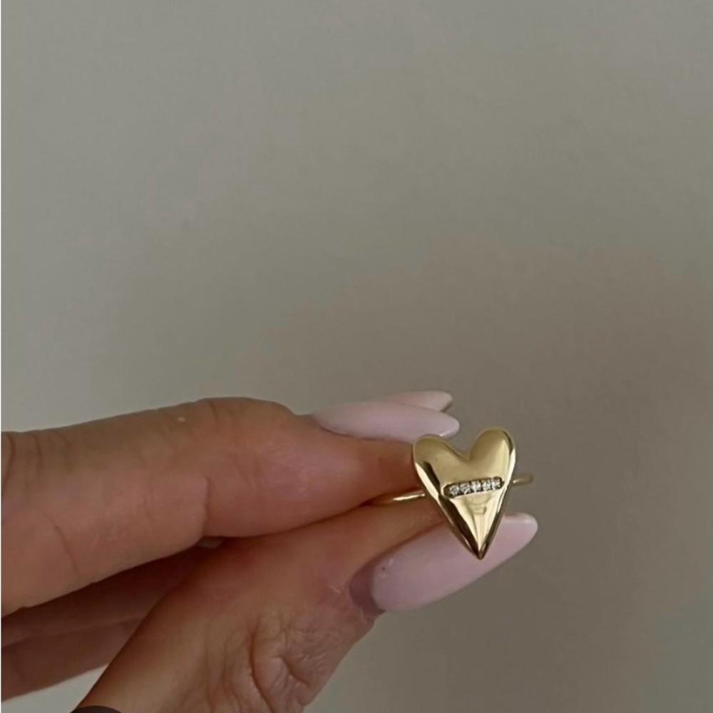 Mejuri Limited Edition Heart Pavé Diamond Ring